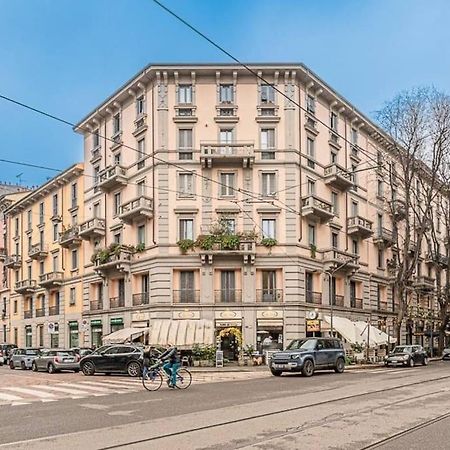 Elegante Appartamento In Centro Милан Экстерьер фото